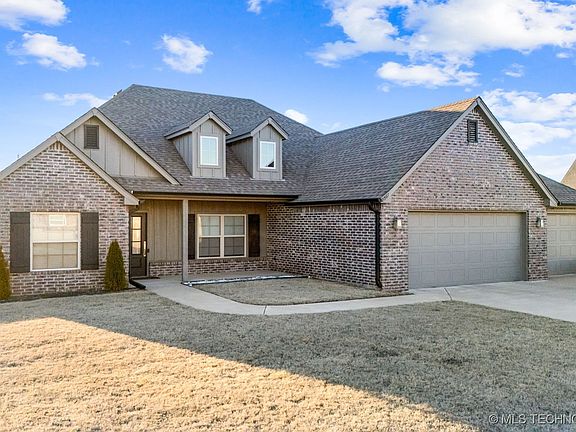 2nd image of 2561 S Catalayah Ln