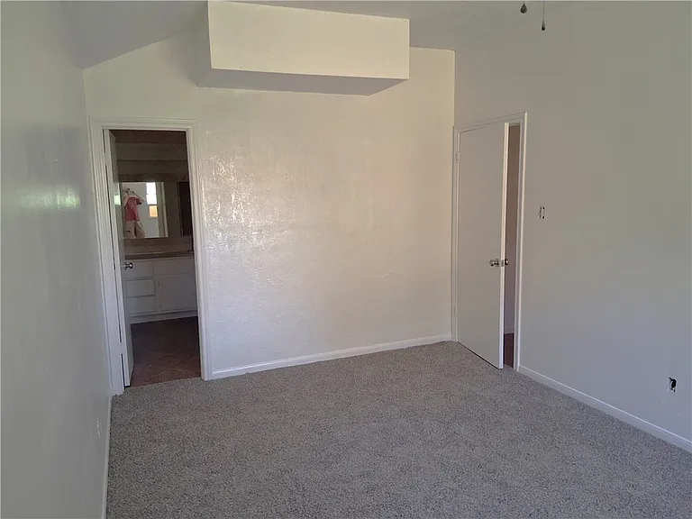3303 Dallis Dr — Photo 11