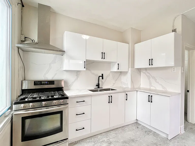 17 Winnifred Ave — Photo 17