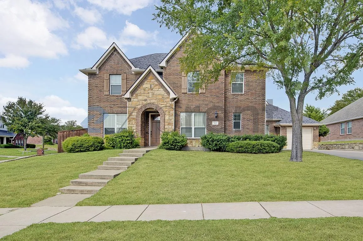 5 bed, 3700 sqft, $3,300 — Photo 1