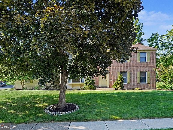 4th image of 2317 Forest Hills Dr