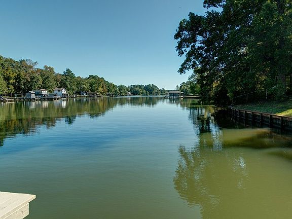 3rd image of 260 Quesenberry Dr