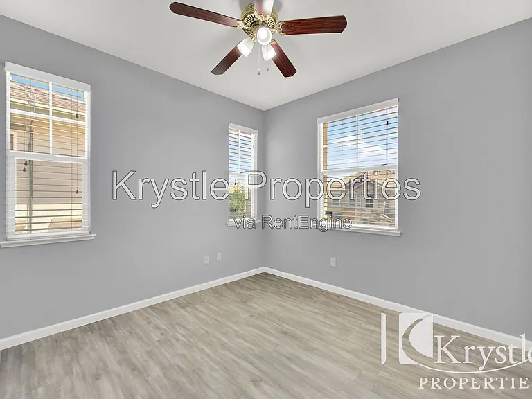 1649 Roma Dr — Photo 22