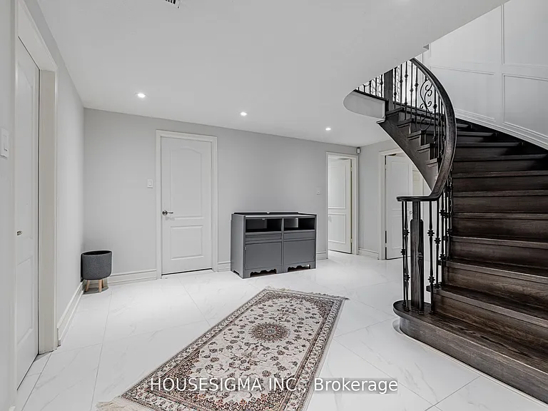 84 Cambridge Cres — Photo 34