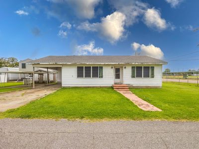 605 8th St, Lockport, LA, 70374