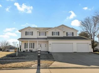 2701 Pine Valley Dr, Champaign, IL 61822