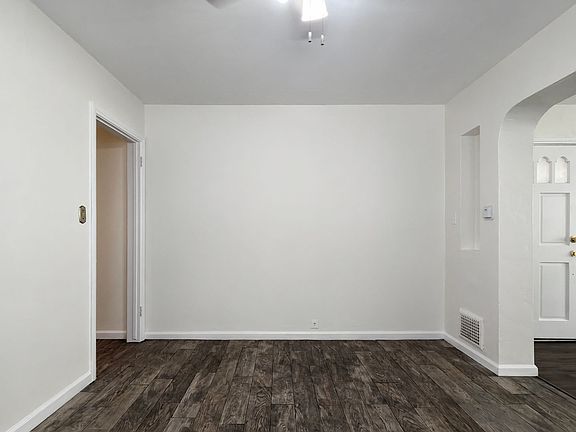 5th image of 2238 Earl Ave #2244