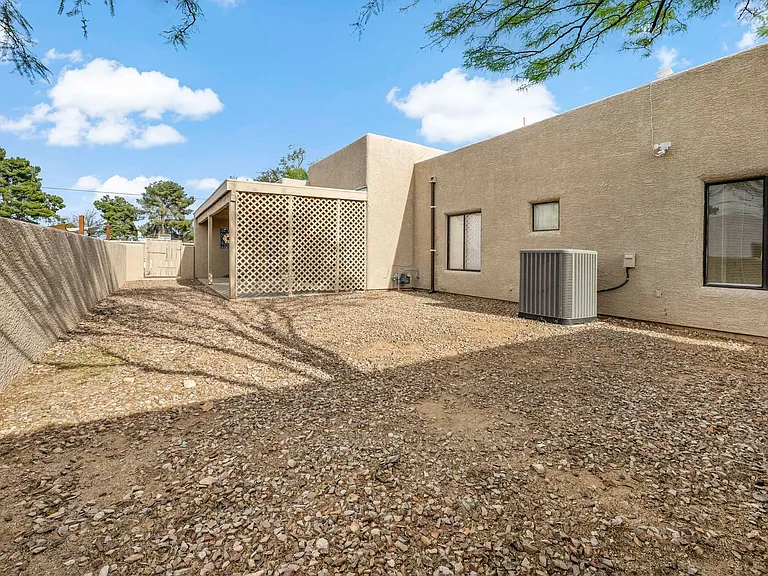 1317 N Howard Blvd — Photo 32