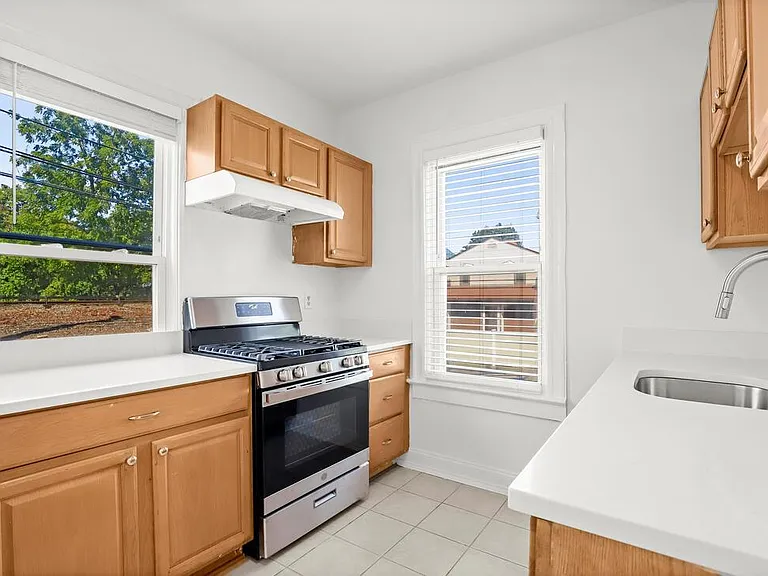 1025 Franklin Ave #2 — Photo 2