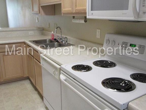 2nd image of 8073 Stonebrook Dr