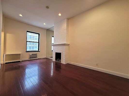 2nd image of 159 W 95th St #2V
