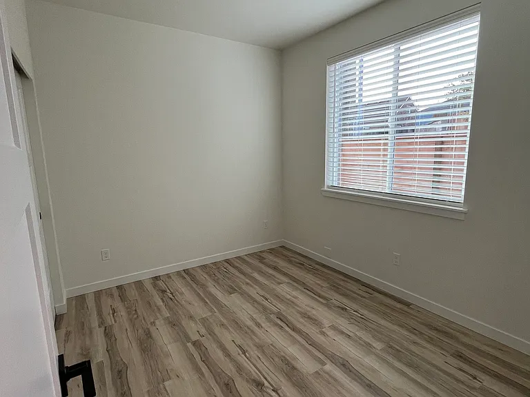 1614 S Ainsworth Ave #B — Photo 12