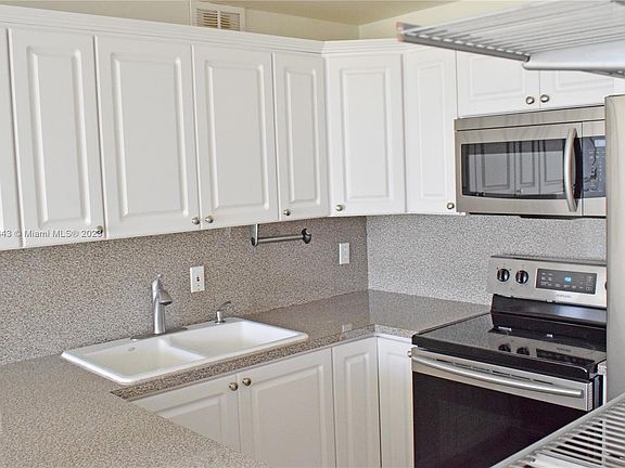 5th image of 401 Ocean Dr APT 318