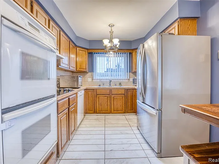 30650 Glenwood Cir — Photo 13