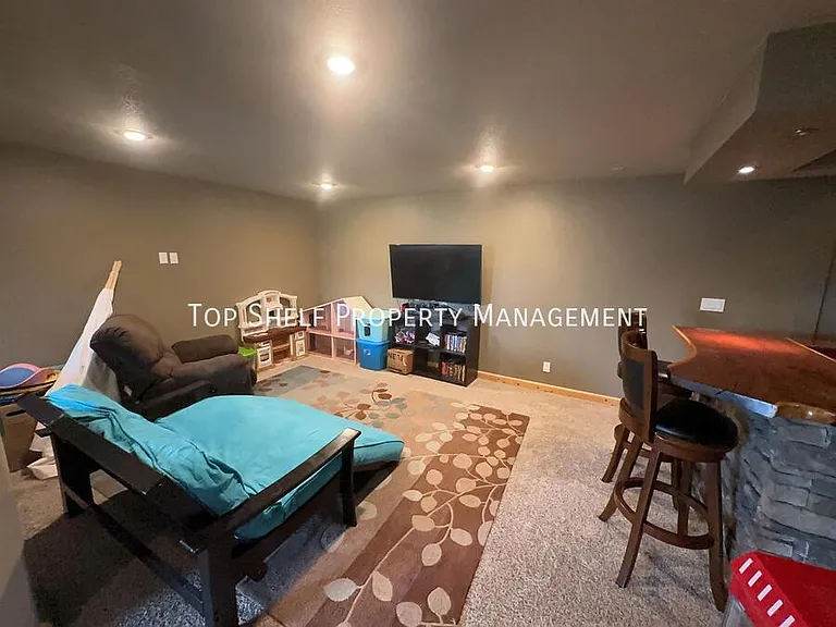332 NW Driftwood Dr — Photo 17