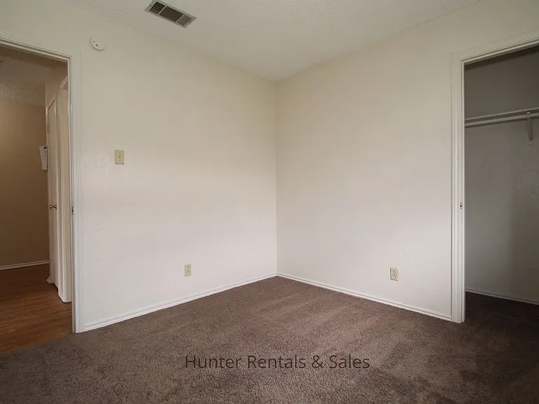 1100 Goodhue Dr — Photo 15