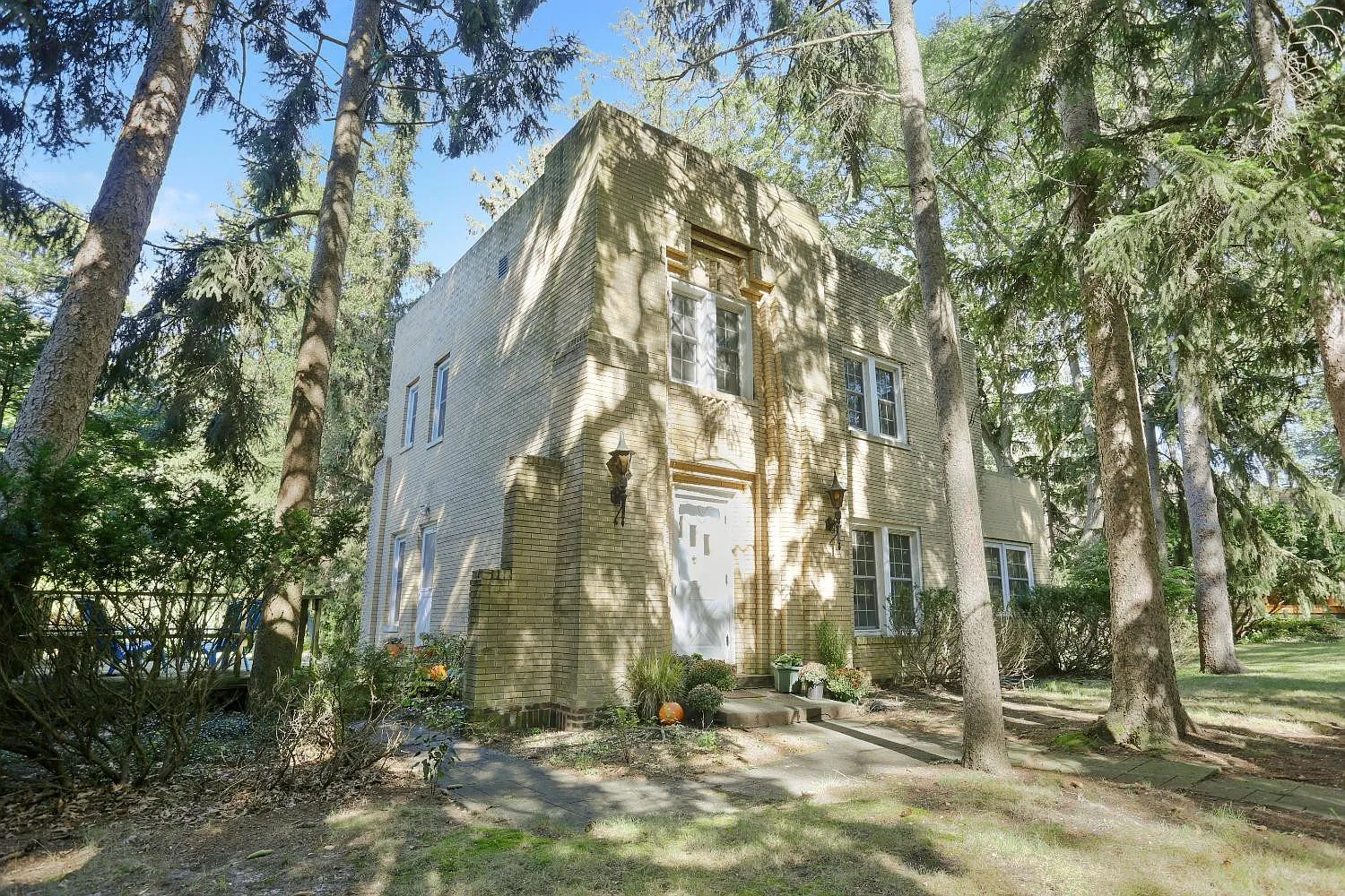 2922 Mount Clair Way photo 1