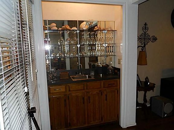 5th image of 321 Biscay Dr