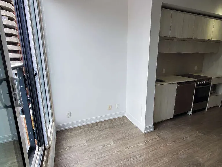 181 Dundas St E #607 — Photo 13