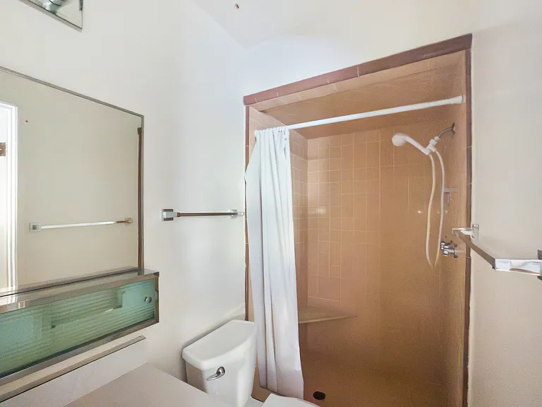 Curtner Villa Apartments — Photo 25