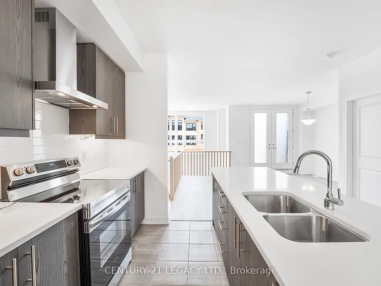 131 Blue Forest Cres — Photo 8