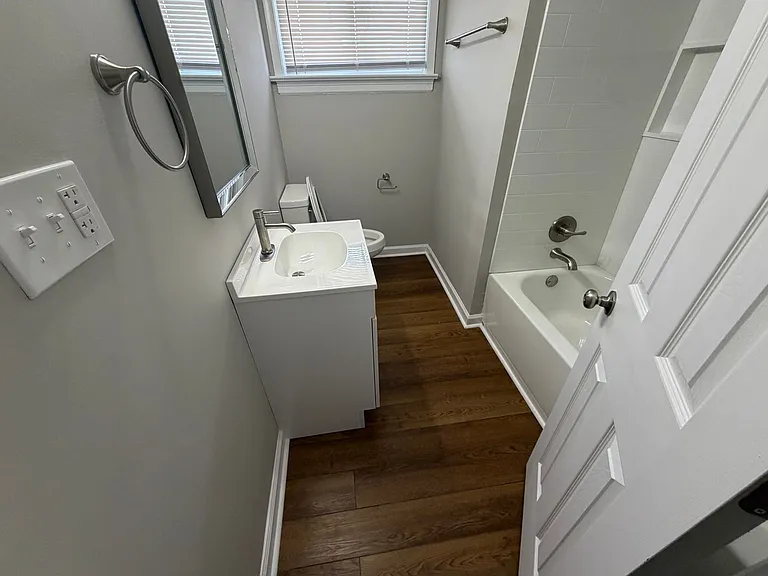 2100 Wright Ave — Photo 10
