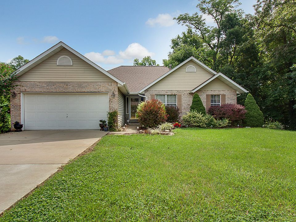 1st image of 25 Gaslight Ln