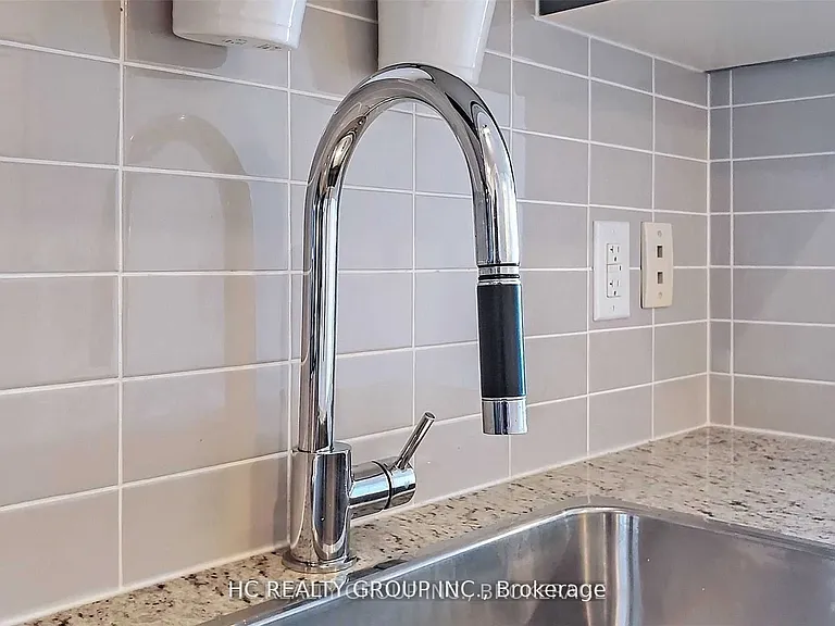 7171 Yonge St #2305 — Photo 13
