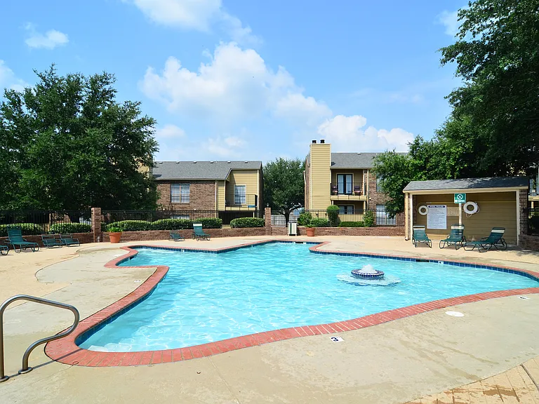 Woodbridge Crossing Apartments — Photo 23