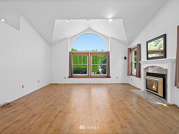 5th image of 8329 Woodgrove Ct SE
