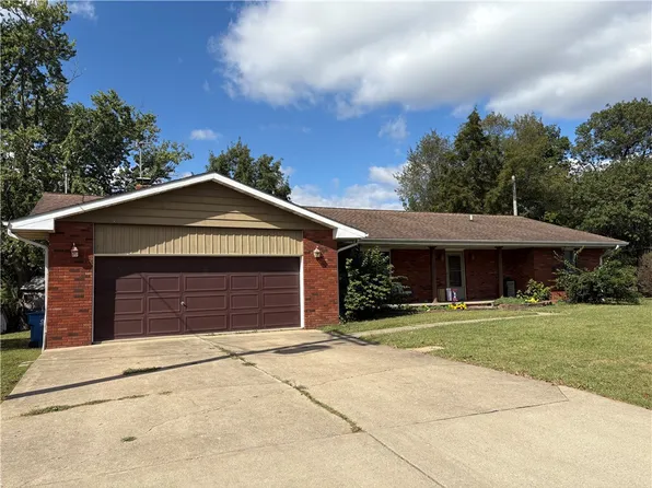 301 S Scott Ave, Newton, IL 62448