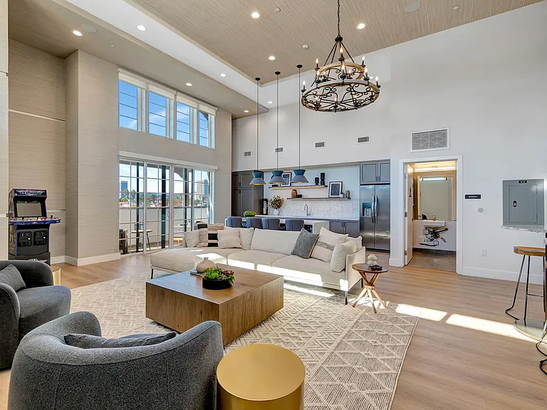 LaBrea & 12th Apartments — Photo 15