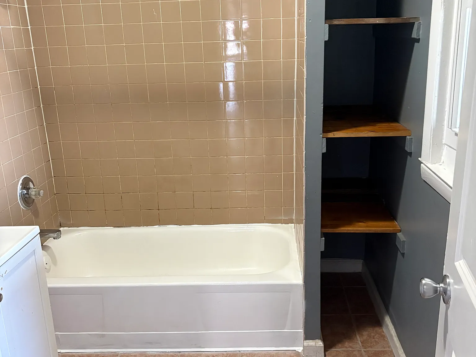 1 bed, 950 sqft, $1,450 — Photo 3