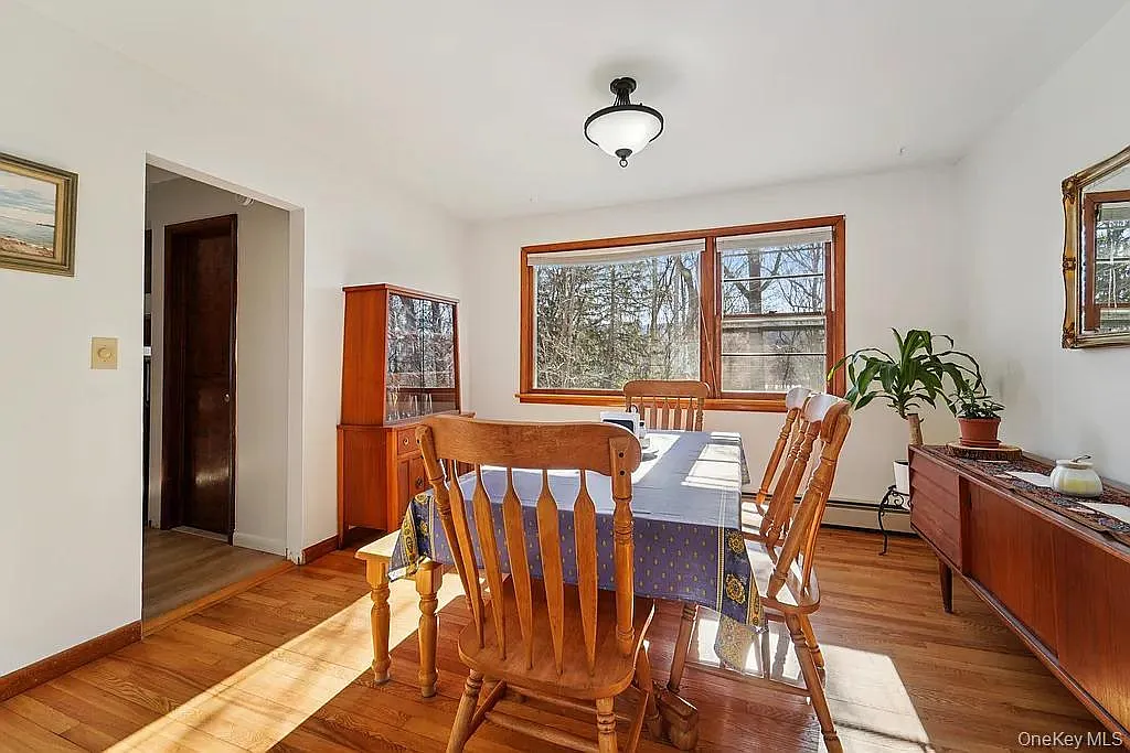 3 bed, 2.0 bath, 1557 sqft, $2,500 — Photo 2