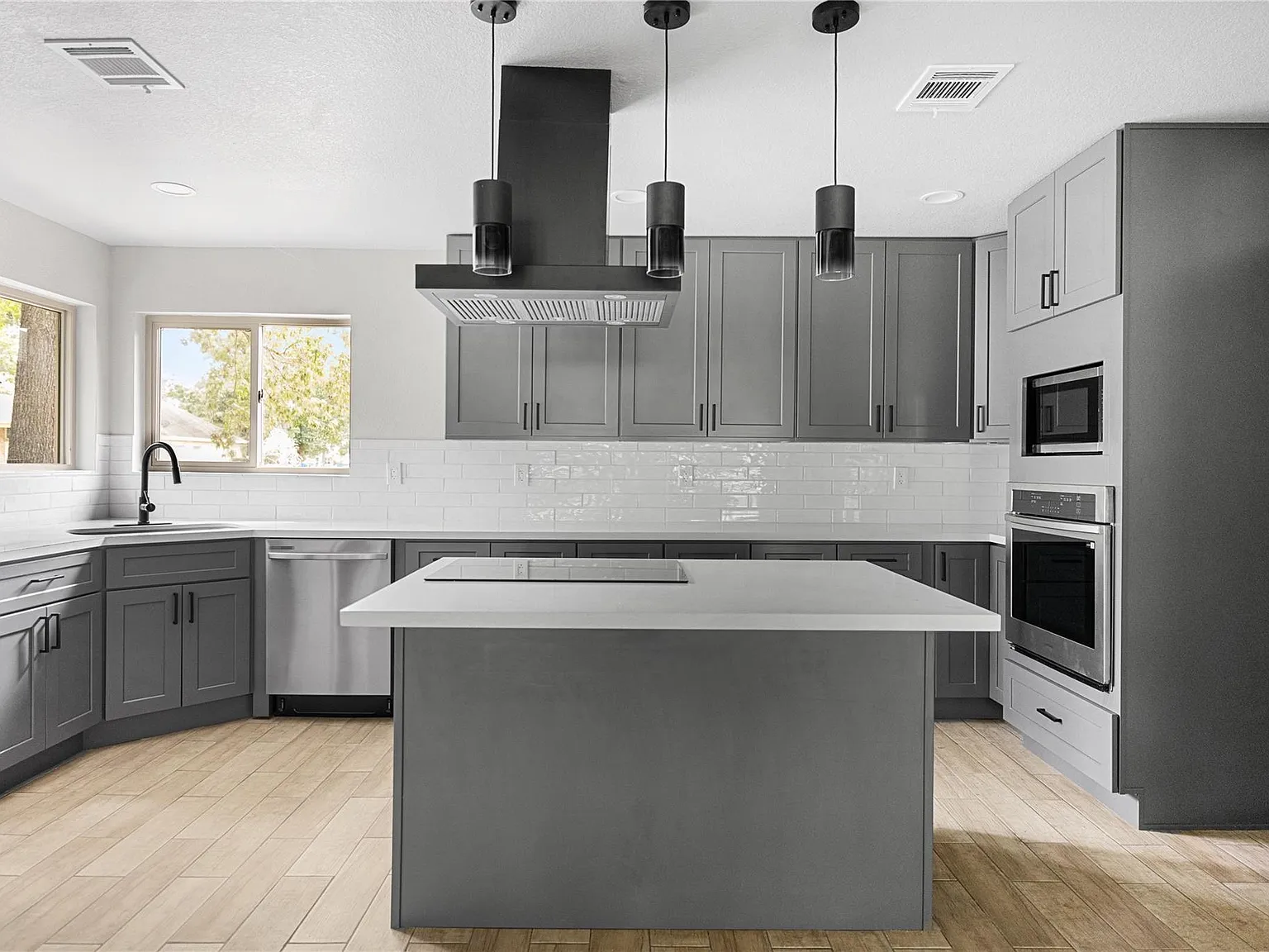 2 bed, 2.0 bath, 1814 sqft, $2,295 — Photo 3