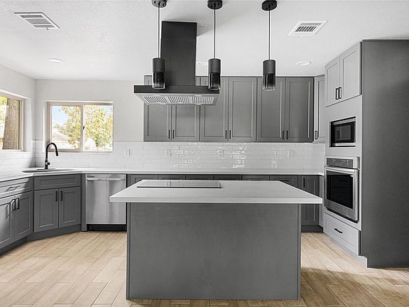 3rd image of 15 Presidio Rd