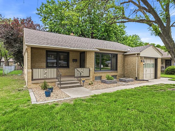 5th image of 2717 E Menlo Dr