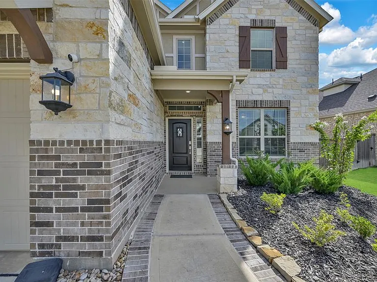 Red Buckeye Dr — Photo 2