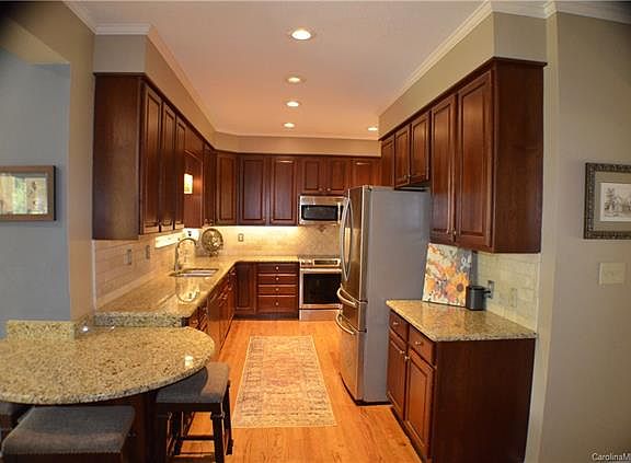 3rd image of 1803 Arbor Way Dr