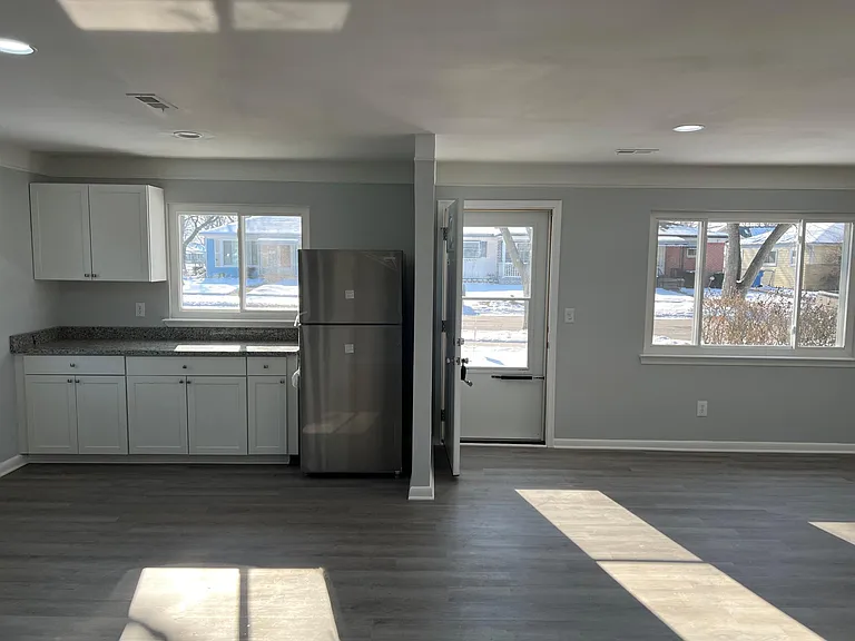 21310 Powers Ave — Photo 5