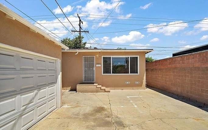 Front View of full back house privacy and quiet