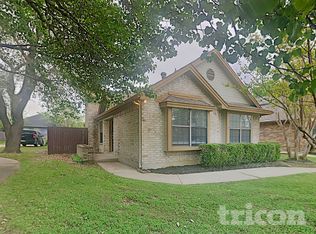 2033 Feather Ln, Lewisville, TX 75077