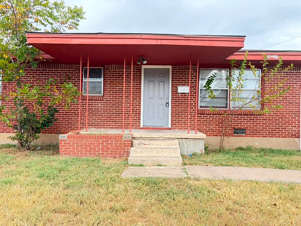 3 bed, 1026 sqft, $900 — Photo 1