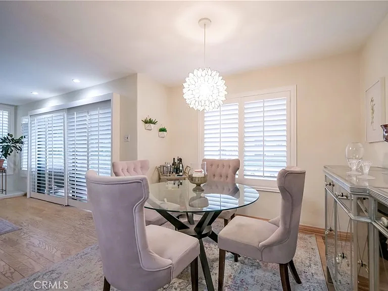4425 Whitsett Ave — Photo 10