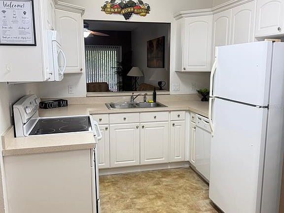 4th image of 8842 CORAL PALMS COURT #B