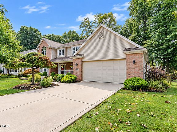 3rd image of 8053 Bridgehampton Dr