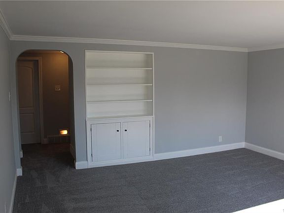 5th image of 537 Cornwall Ave