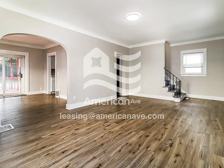1354497_004_living_room_3.jpg