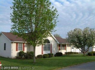 95 Stanford Ln, Falling Waters, WV 25419