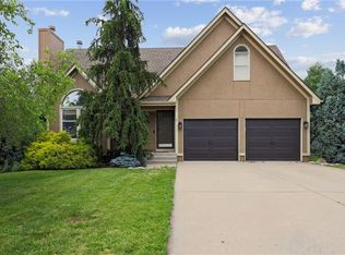 1216 NE Kenwood Dr, Lees Summit, MO 64064